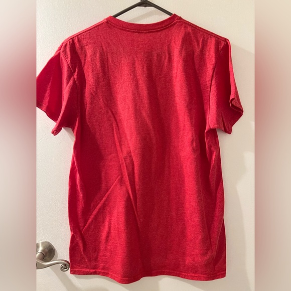 Peanuts Red Christmas  T-Shirt - Picture 3 of 4